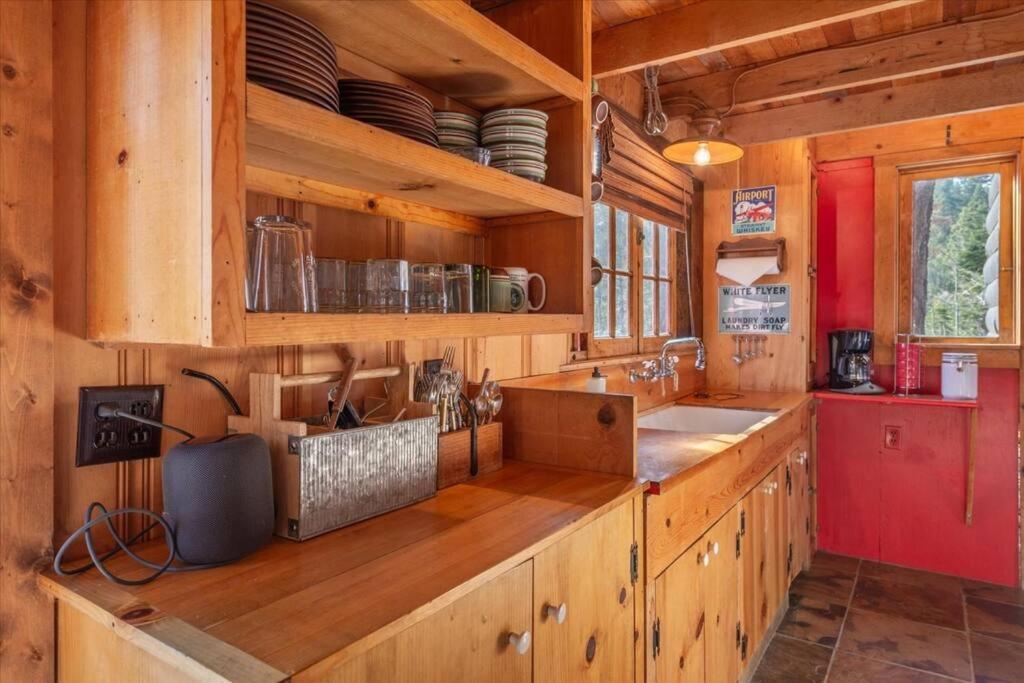 Coziest Cabin In Tahoe W Stone Fireplace Comfy Beds Close To Slopes & Lake Carnelian Bay Exterior photo