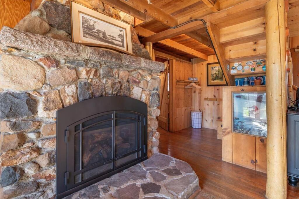 Coziest Cabin In Tahoe W Stone Fireplace Comfy Beds Close To Slopes & Lake Carnelian Bay Exterior photo