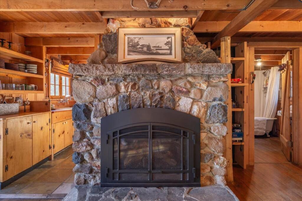 Coziest Cabin In Tahoe W Stone Fireplace Comfy Beds Close To Slopes & Lake Carnelian Bay Exterior photo