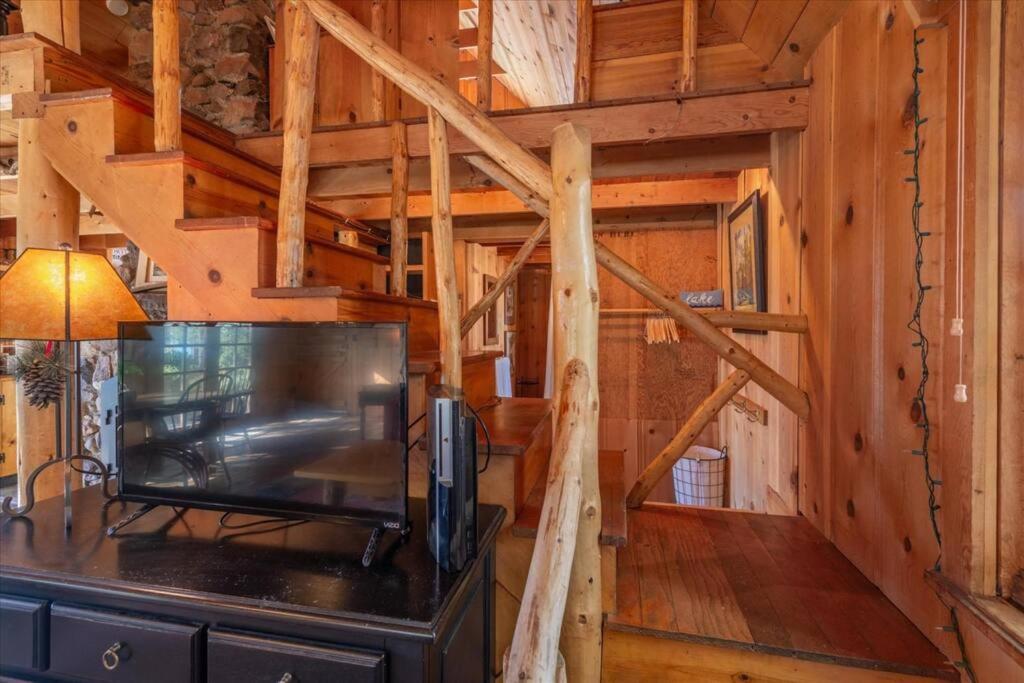 Coziest Cabin In Tahoe W Stone Fireplace Comfy Beds Close To Slopes & Lake Carnelian Bay Exterior photo